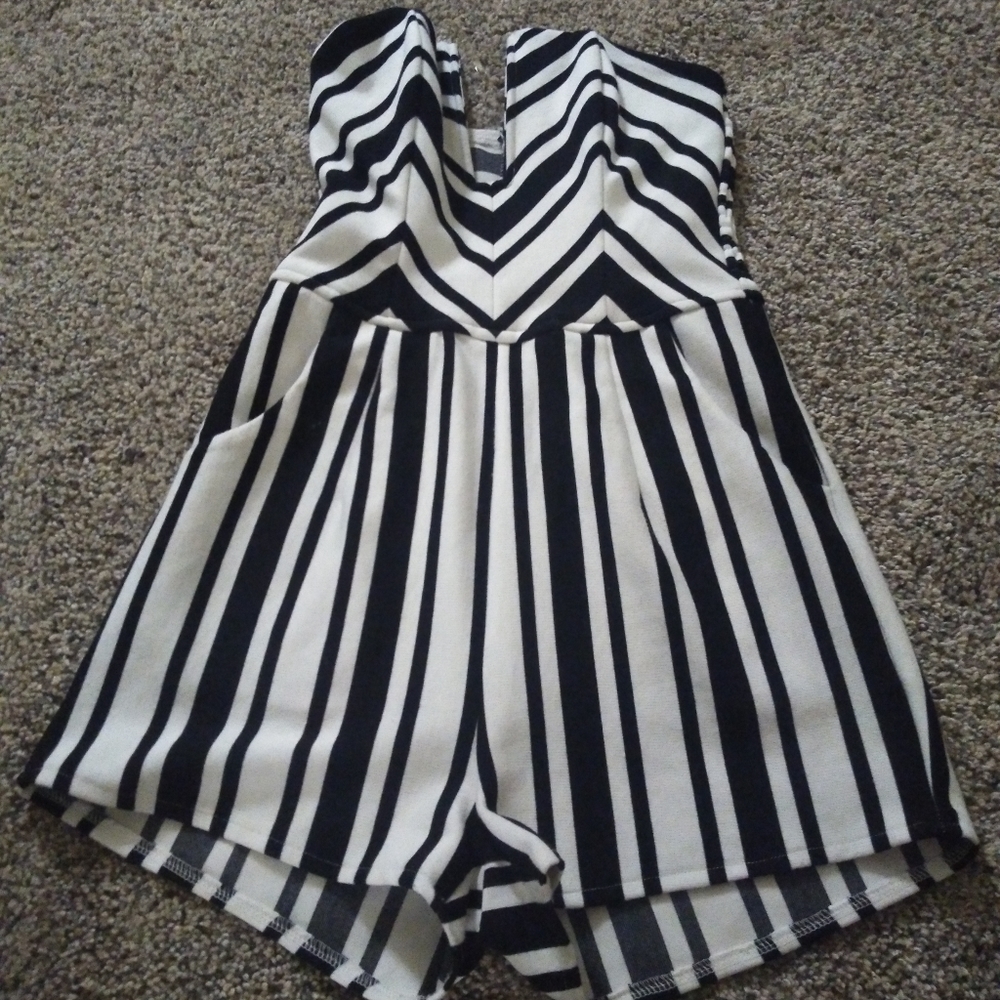 Size M short jumpsuit strapless